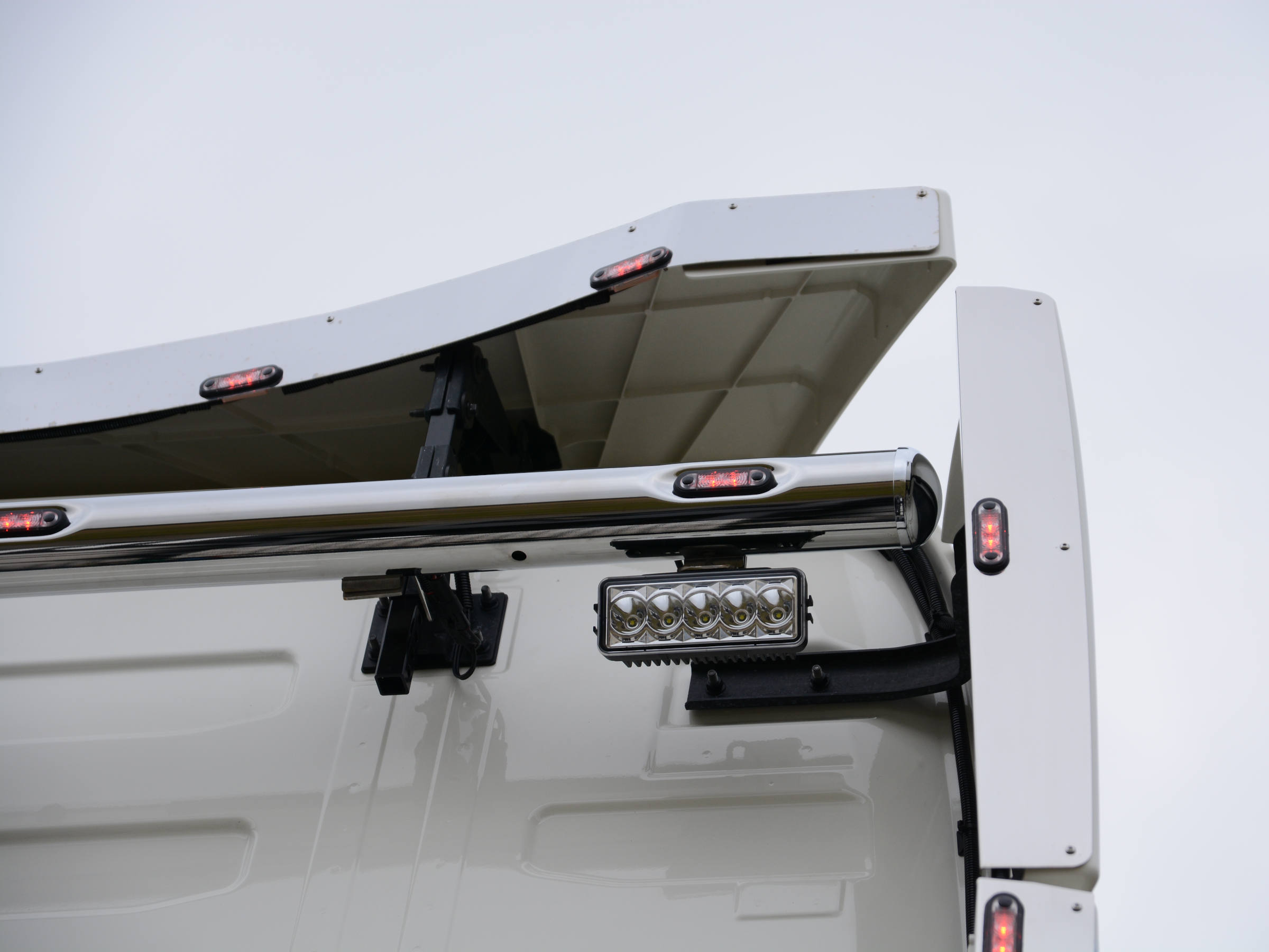 VOLVO FH4 FH5 - 9CM SPOILER POLYESTER ADAPTABLE