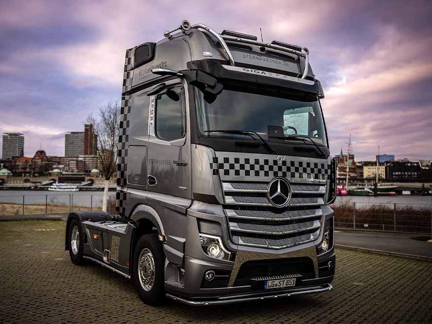 Mercedes Actros GigaSpace  without L9C: Jumbo stainless steel roof light  bar design H - Jumbo-Fischer Webshop