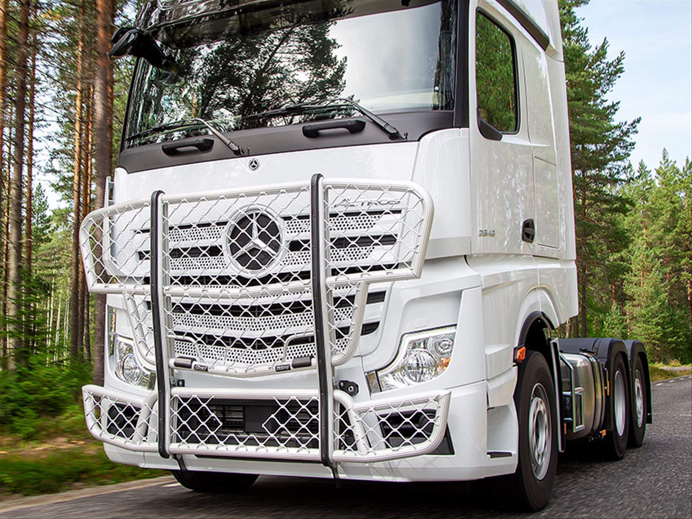 Mercedes Actros MP4 & MP5  wide cabs: Trux BullBar Highway