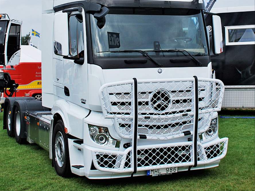 Mercedes Actros MP4 & MP5  slim cabs (not for 320mm engine tunnel): Trux  BullBar Highway - Jumbo-Fischer Webshop